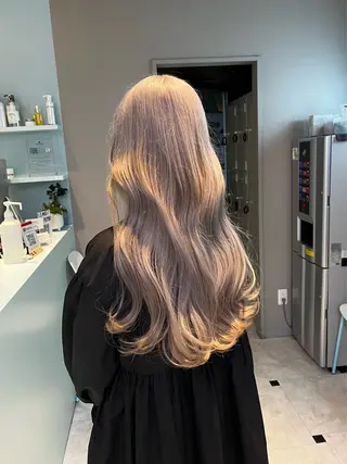 ロング カラー ブリーチカラー 🩵MIZUKIのヘアスタイル