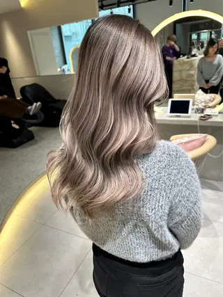 ロング カラー Lond Le'a /ハイトーンカラーのヘアスタイル