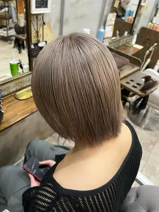 ショート カラー 艶髪/ハイトーン/ ヘアセット/モエノのヘアスタイル