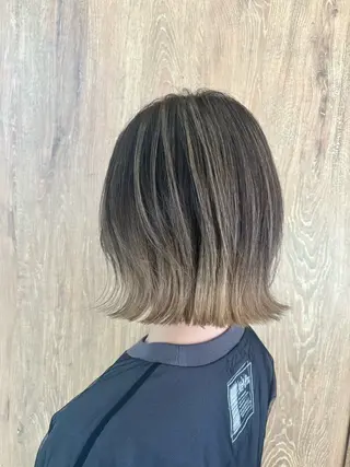 ショート カラー 小坂 麻綾のヘアスタイル