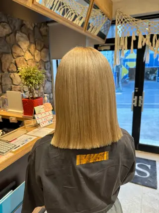 ミディアム カラー まろやかなベージュ 小池春樹のヘアスタイル