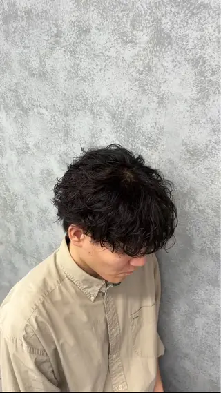 パーマ メンズ シャドウ/フェザー パーマメンズりつきのヘアスタイル