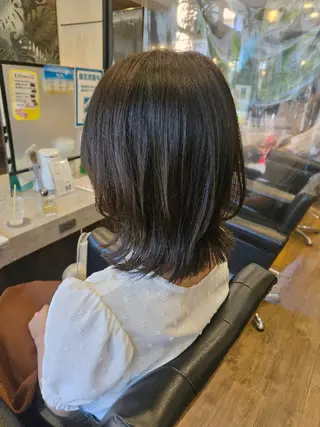 ミディアム 関口 友菜のヘアスタイル