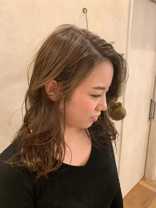 カラー イズミ ナナコのヘアスタイル