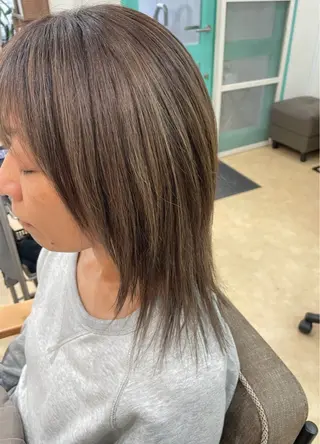 ミディアム カラー 渋谷 とまとのヘアスタイル