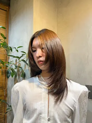 セミロング レイヤー／前髪／顔 周りakaneのヘアスタイル