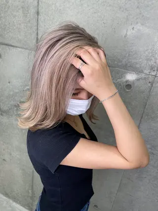ミディアム カラー 岡留 愛美のヘアスタイル