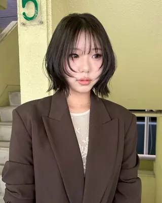 ミディアム 似合わせレイヤー ＆透明感カラーのヘアスタイル