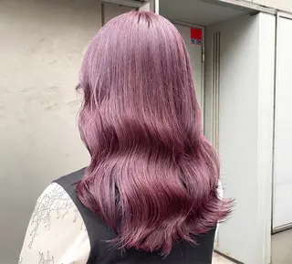 ミディアム カラー ヘアアレンジ 🫧モテる💗ダメー ジレスハイトーン🫧のヘアスタイル