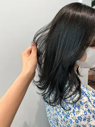 セミロング カラー 片岡 由依のヘアスタイル