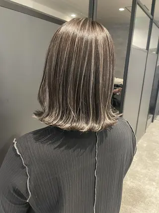 ミディアム ＿WHITE鳳店 アンダーバーホワイトのヘアスタイル