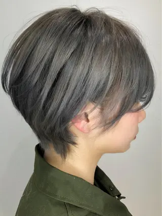ショート カラー 上田 篤史のヘアスタイル