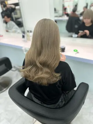 セミロング カラー 🫧ハイトーン🫧 ベージュ🫧徹哉のヘアスタイル