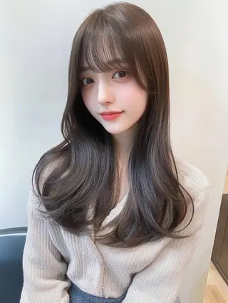 ロング カラー 赤みなしオリーブ ハイトーン×レイヤーのヘアスタイル