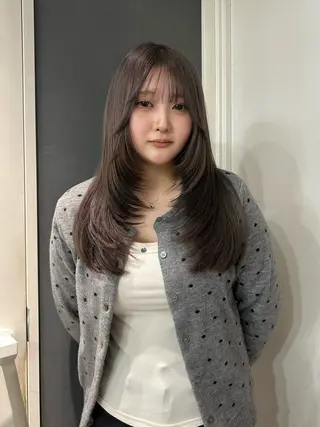 セミロング えり 堀江/ボブ /レイヤー/艶髪のヘアスタイル