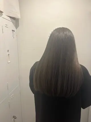 ロング カラー あかね 髪質改善ストレートのヘアスタイル