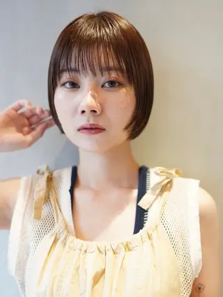 ショート 切りっぱなしボブ/ 艶カラー/綾莉のヘアスタイル