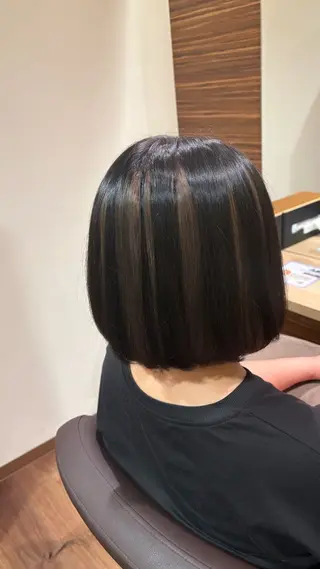 ショート カラー 飯塚 優希のヘアスタイル