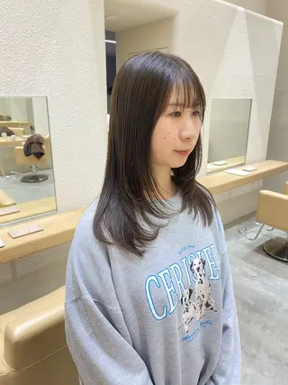 セミロング que所属・que/清水 未蘭のヘアスタイル