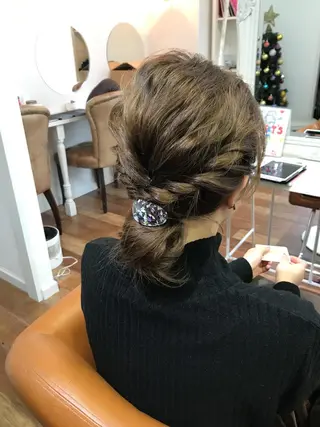 セミロング ヘアアレンジ いけだ　ひかり ハイライトくびれヘアのヘアスタイル