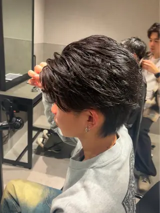 ショート カラー パーマ メンズ 【シャドウパーマ センターパート】義心のヘアスタイル