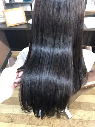 ロング コグチ ヒカルのヘアスタイル