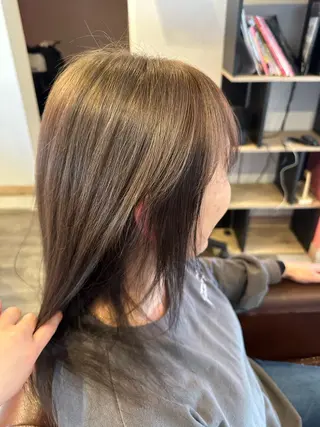 セミロング カラー 安達 望のヘアスタイル