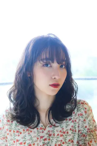 セミロング TAI透明カラー 柔らかい縮毛矯正のヘアスタイル