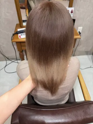 ミディアム Colore(コローレ)所属・顔タイプ/ダブルカラ ー/りりかのヘアスタイル