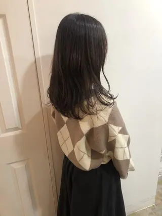 ミディアム カラー MIOベージュカラー 柔らかいカラーのヘアスタイル