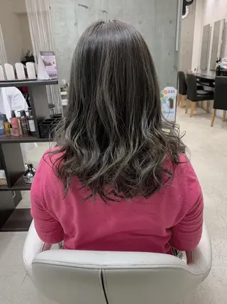 セミロング 髪質改善×レイヤー 高嶋のヘアスタイル