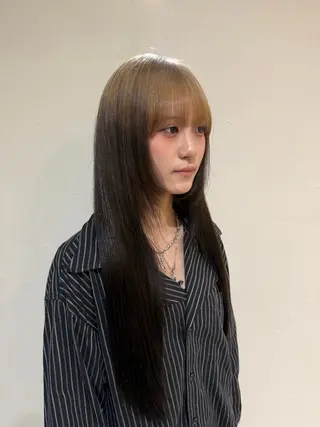 ロング カラー 池田凛/ ハイトーンカラーのヘアスタイル