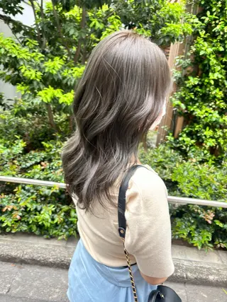 ミディアム カラー leben serikaのヘアスタイル
