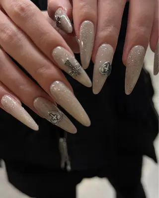 ネイル nailstudio eviz新宿店のネイルデザイン