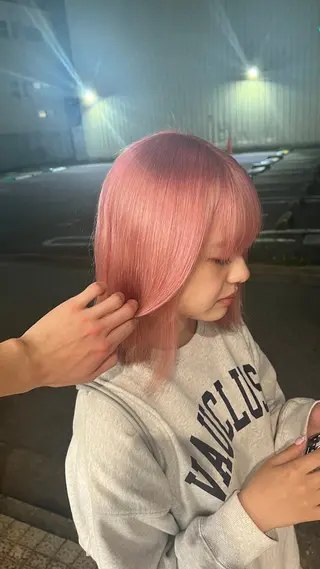 ミディアム カラー ブリーチ毛の縮毛矯正 ハイトーン/岡本智樹のヘアスタイル