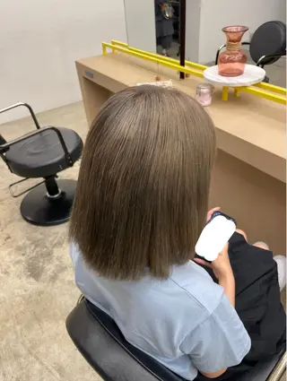 ミディアム カラー 吉川 莉央のヘアスタイル