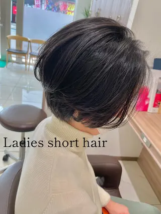 ショート ショートヘアカラー 山本のヘアスタイル