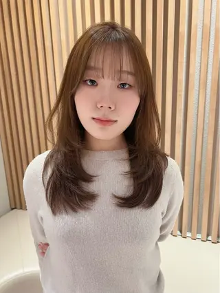 セミロング カラー 興津/韓国レイヤー ダブルカラー美髪縮毛のヘアスタイル