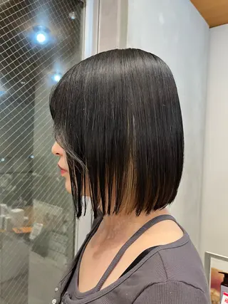 ミディアム カラー 圧倒的 毛流れ センターパートのヘアスタイル