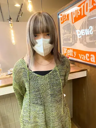 ミディアム カラー パーマ ヘアアレンジ デザインカラー/ボブ ブリーチカラー/ユリのヘアスタイル