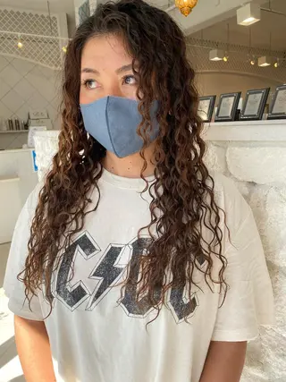 ロング パーマ 饒平名 知也のヘアスタイル