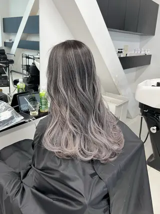 ロング カラー ブリーチカラー 安田海音のヘアスタイル