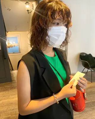 ミディアム カラー パーマ ヘアアレンジ メンズ キッズ ネイル マツエク・マツパ ウルフレイヤーカット /チヒロのヘアスタイル