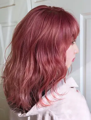 セミロング カラー 艶ハイトーンブリーチ 🌈小林侑雅のヘアスタイル