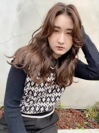 セミロング 白髪ぼかし×デザイン 🕊️🫧ホウジョウのヘアスタイル