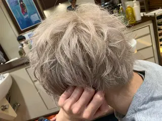 ショート カラー メンズ ✨ホワイトカラー✨ ホワイトブリーチ✨のヘアスタイル