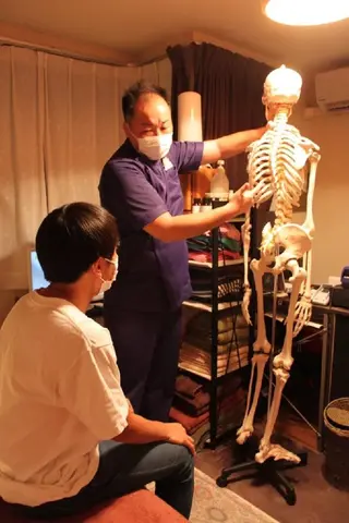 キッズ 姿勢を改善する サンパーク整体浦和店のエステ・リラクイメージ