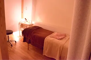 ミディアム パーマ ヘアアレンジ メンズ キッズ ネイル マツエク・マツパ ニキビ・肌質改善専門 ♡人生が変わるサロンのエステ・リラクイメージ