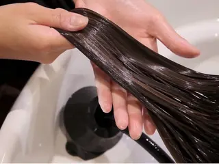 ロング カラー 岩崎 裕司のヘアスタイル