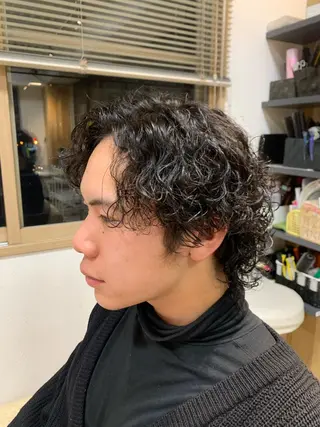 ミディアム ハッシュ・ウルフ🐺 小顔レイヤー松山直史のヘアスタイル